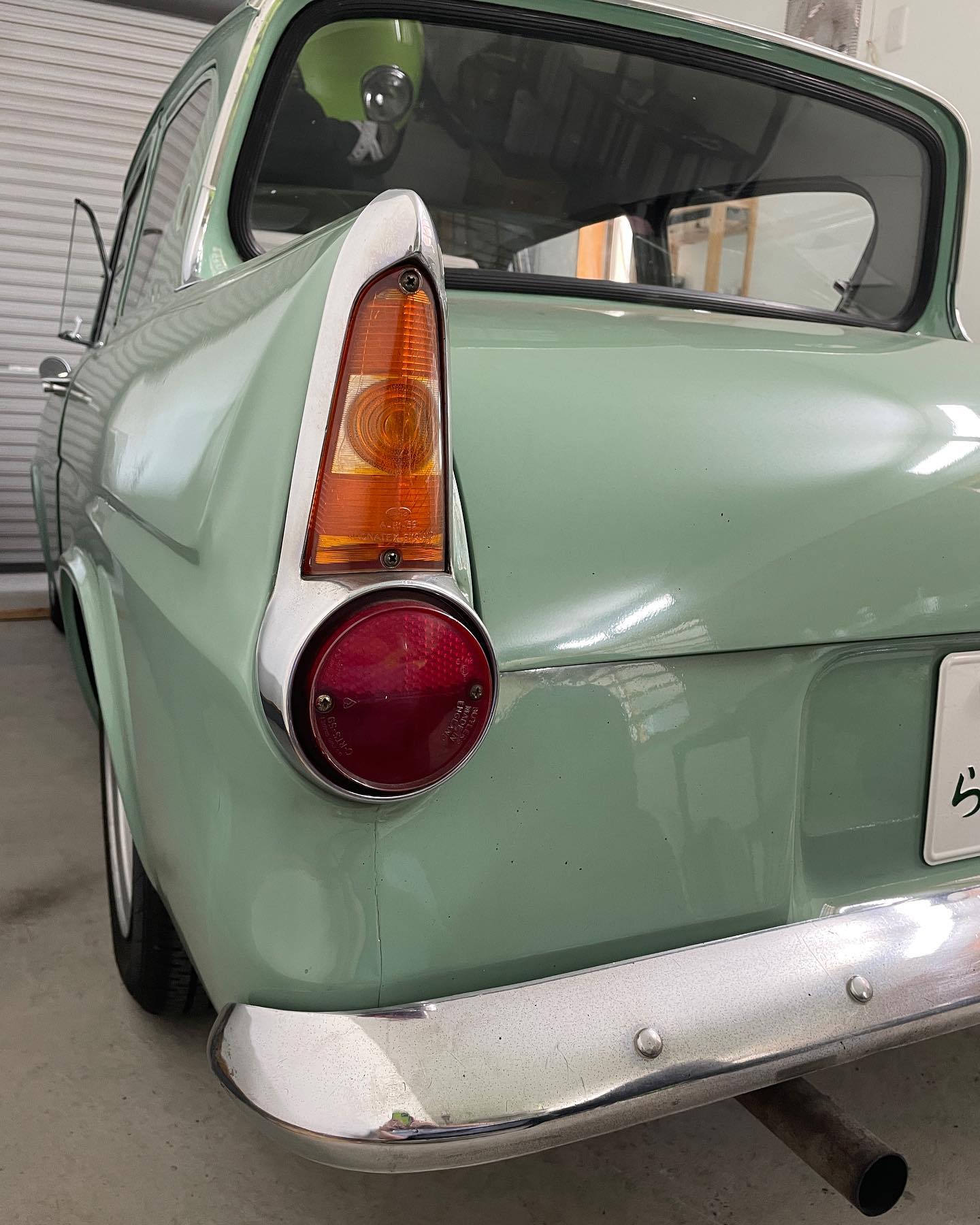 Historic Car Garage Norwichです。ご覧頂きありがとうございます。今日は前から気になっていたダンパー抜けの洗浄、整備です。古い車は分解、整備できるので気軽です。アングリア　ダンパー修理後のテスト走行完了です。すこぶる安定した走りになりました。Historic Car Garage Norwichでは、クラシックカーを普段から気軽に乗れるようにメンテナンスをしています。こちらのアングリアは、エンジン、ミッション、足回り、ボディも快調です。ぜひ一度、価格、仕様などご相談ください。 (Instagram)