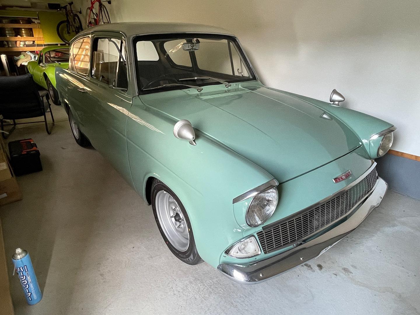 Historic Car Garage Norwichです。ご覧頂きありがとうございます。今日は前から気になっていたダンパー抜けの洗浄、整備です。古い車は分解、整備できるので気軽です。この後、試運転で確認です。Historic Car Garage Norwichでは、クラシックカーを普段から気軽に乗れるようにメンテナンスをしています。こちらのアングリアは、エンジン、ミッション、足回り、ボディも快調です。ぜひ一度、価格、仕様などご相談ください。#鳩山町 #ハリーポッター#空飛ぶ車#ロータス#lotus#クラシックカー#ヒストリックカー#旧車 #アングリア #anglia #elan #mini #ローバーミニ #英国車 #ford (Instagram)