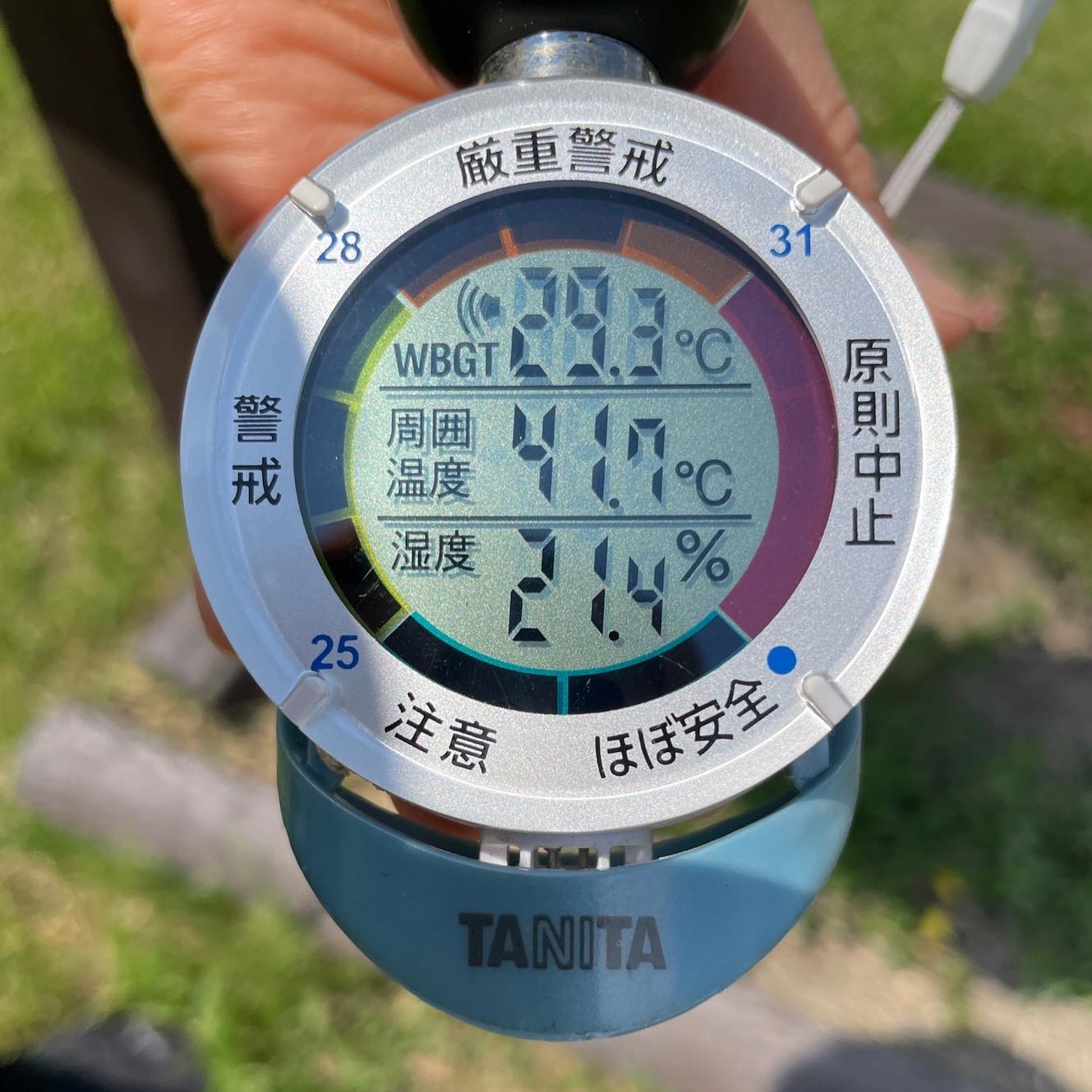 昨日の鳩山町の実測温度。今日も危険ですから、水分ちゃんととって、エアコン必須です。湯ダルよ、本当に。#鳩山町 #ハリーポッター #空飛ぶ車#ロータス#lotus#クラシックカー #ヒストリックカー#旧車 #アングリア #anglia #elan #mini #ローバーミニ #英国車 #ford (Instagram)